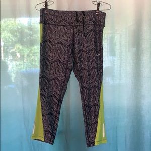 Nike DryFit Capri Leggings Work out Pants Size M